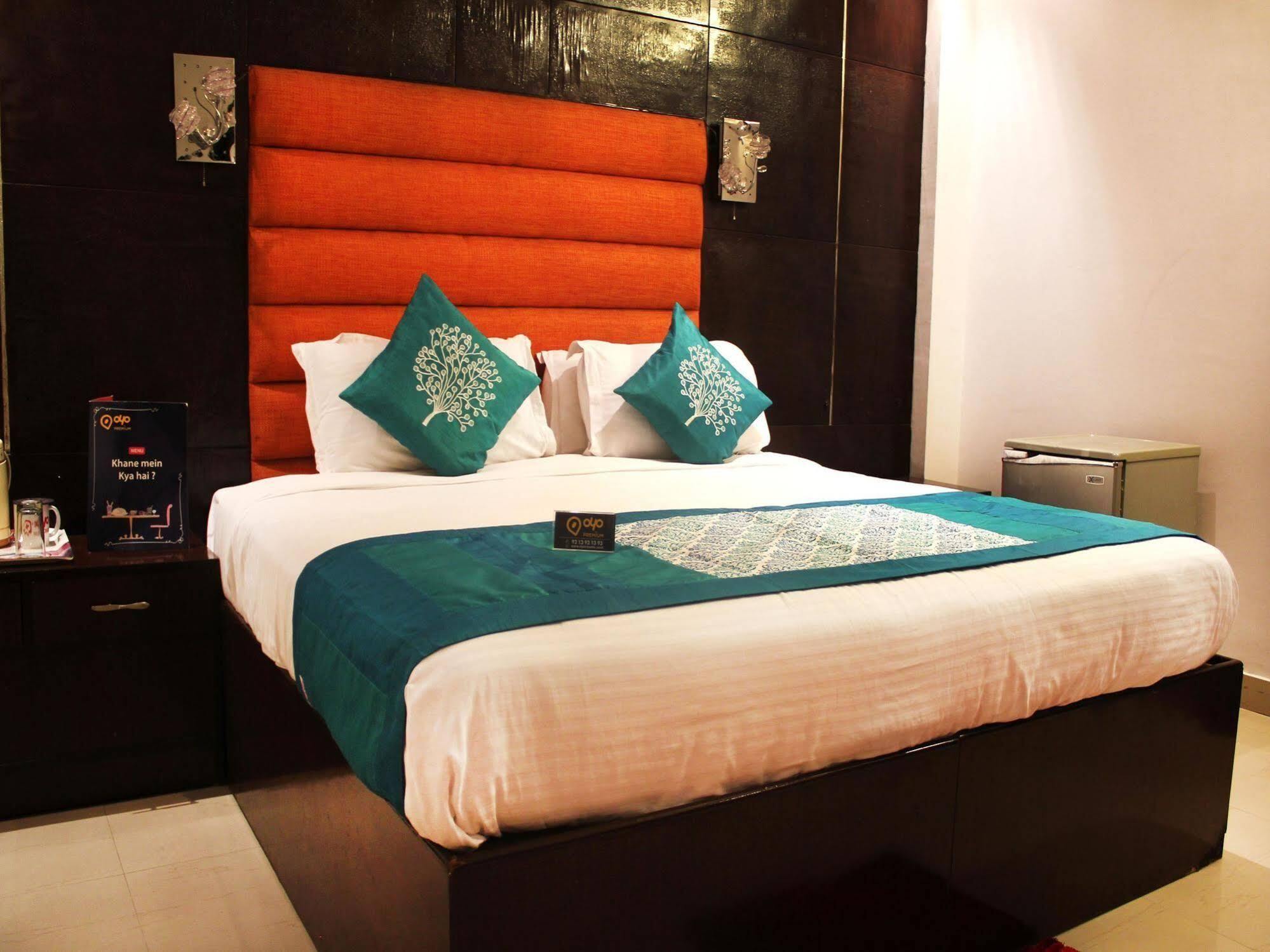 Hotel Rajmandir Faridábád Kültér fotó